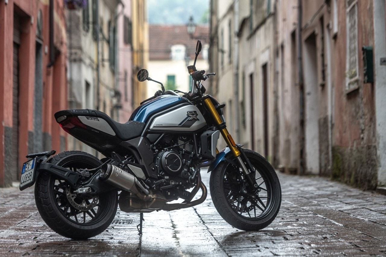 Benelli Leoncino 800 VS CFMOTO 700CL-X Heritage: prova a prendermi!